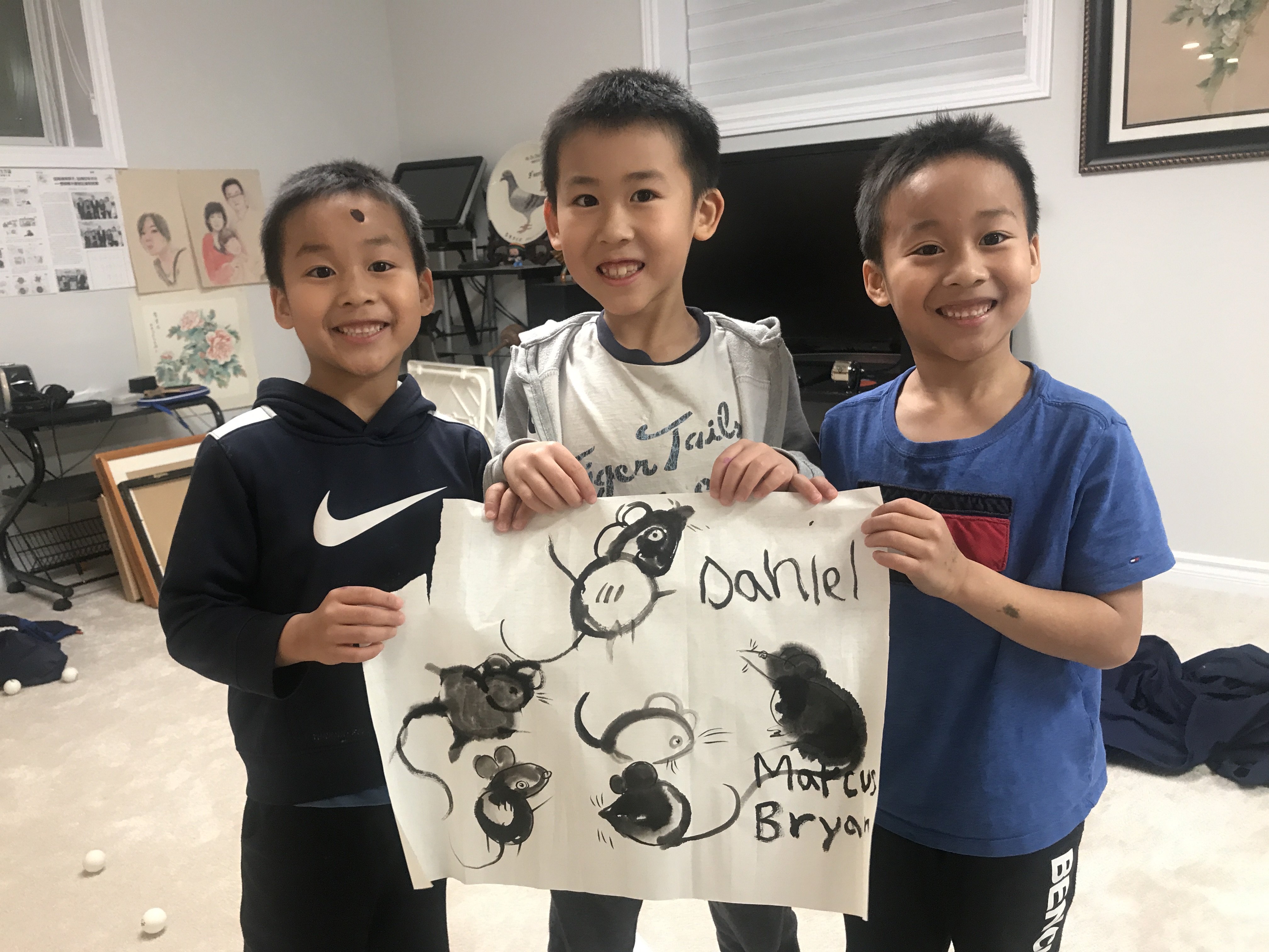 瑞荣绘画教室的孩子鼠年画鼠 给中华导报的读者送祝福