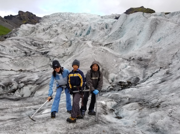 OTTAWA天天中文学校作文选登——我在冰岛爬冰川