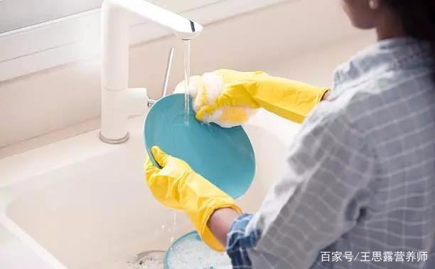 长期用洗洁精洗餐具对人有害处？